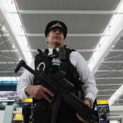 إغلاق مطار هيثرو بعد العثور على طرد مشبوه