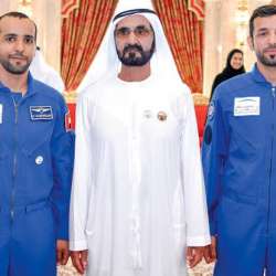 محمد بن راشد ورائدَي الفضاء هزاع المنصوري وسلطان النيادي