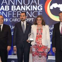 اتحاد المصارف العربية يكرم بنك قناة السويس