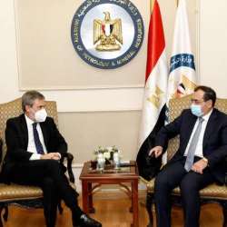 وزير البترول المصري والسفير الإيطالي