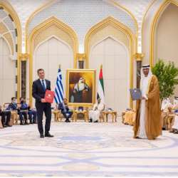 محمد بن زايد وكيرياكوس ميتسوتاكيس