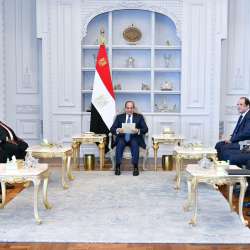 الرئيس يقرأ الرسالة