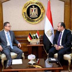 وزير الصناعة وسفير ألمانيا