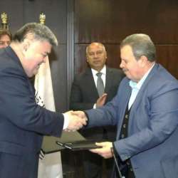 توقيع العقد