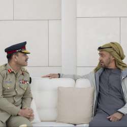 رئيس الإمارات وقائد الجيش الباكستاني