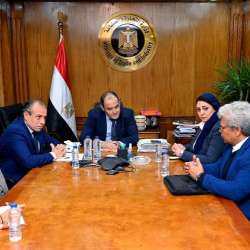 لقاء الوزير مع وفد الشركة
