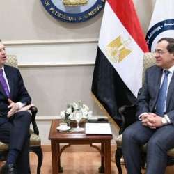 وزير البترول والسفير الإسباني