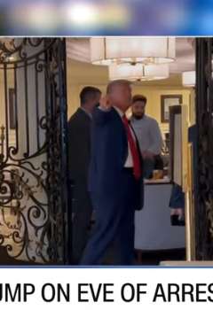 ترامب داخل فندقه