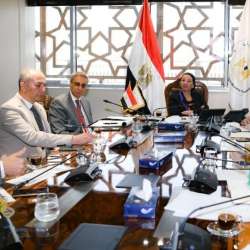 اجتماع وزيرة البيئة