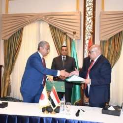 توقيع العقود