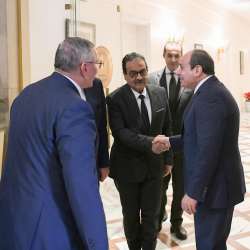 لقاء السيسي و المرشحين السابقين