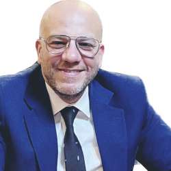 محمد عزت المحامي