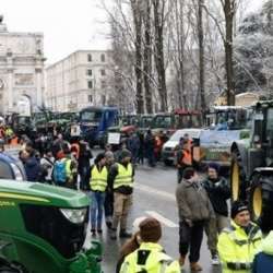 German farmers protest by blocking urban traffic