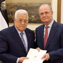 محمد مصطفى ومحمود عباس
