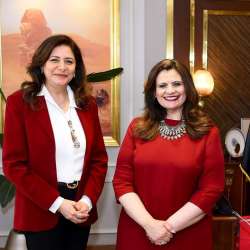 وزيرة الهجرة وإيمان الشريف