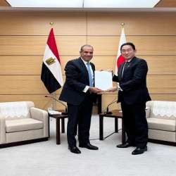 بدر عبد العاطي ورئيس وزراء اليابان