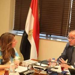 وزير المالية والسفيرة الأمريكية