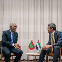 Abdullah bin Zayed meets President of Maldives