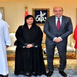لقاء وزير الطيران والسفيرة الإماراتية
