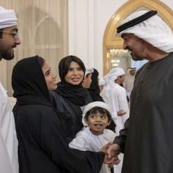 رئيس الإمارات يستقبل الأمهات الحاضنات