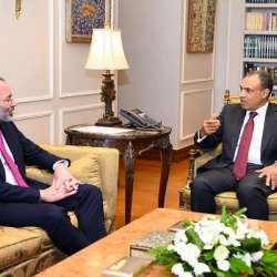 الوزير المصري والمسؤول الأوروبي