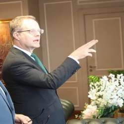 السفير البريطاني ووزير الكهرباء المصري