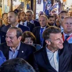 الرئيسان ماكرون والسيسي في خان الخليلي