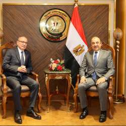 الوزير المصري والسفير التركي