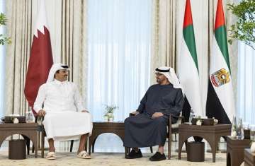 محمد بن زايد يستقبل أمير قطر