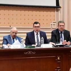 اجتمع الحكومة مع أعضاء البرلمان