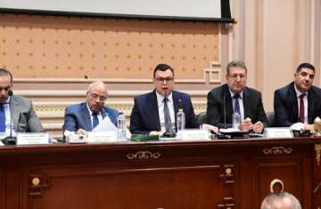 اجتمع الحكومة مع أعضاء البرلمان