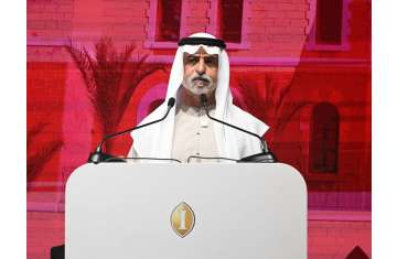 Nahyan bin Mubarak attends AUB's annual gala dinner 
