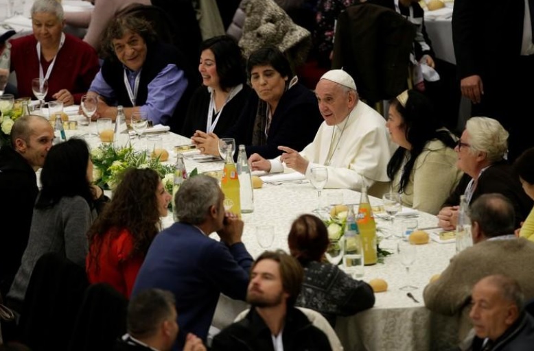 لبابا فرنسيس يحضر غداء مع الفقراء في اليوم العالمي للفقراء في الفاتيكان