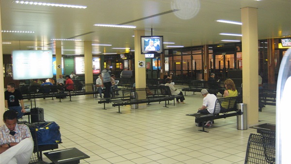 مطار بالي