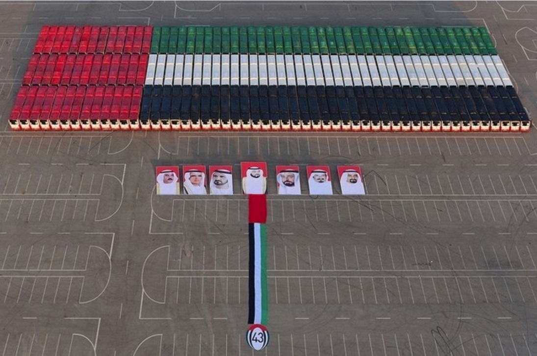 156 حافلة تشكل علم الإمارات وتدخل موسوعة جينيس