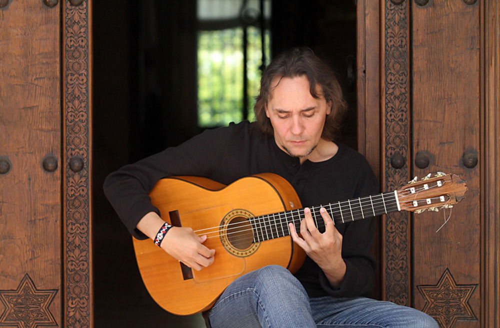عازف الجيتار الإسباني فيسنتي أميجو