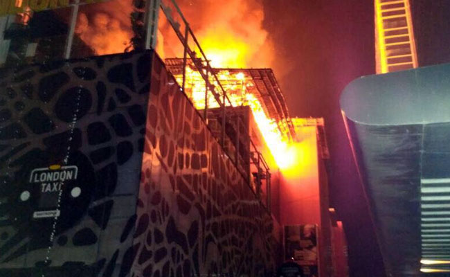 حريق بمدينة مومباي الهندية (صورة من الصحافة المحلية)