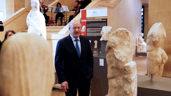 تماثيل أثرية للبنان مع تصعيد الحرب على التهريب