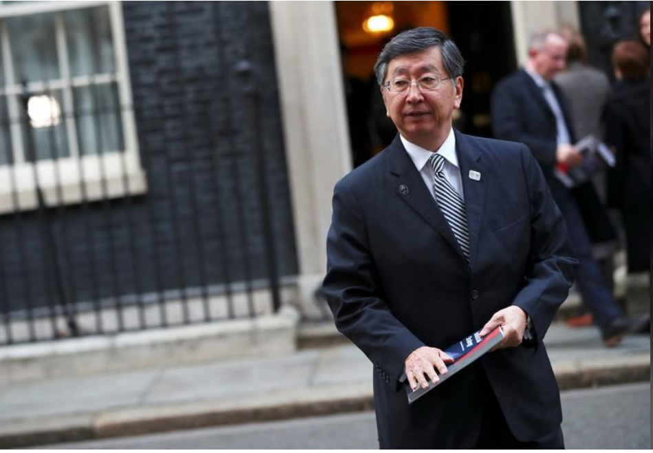 السفير الياباني في لندن كوجي تسوروكا 