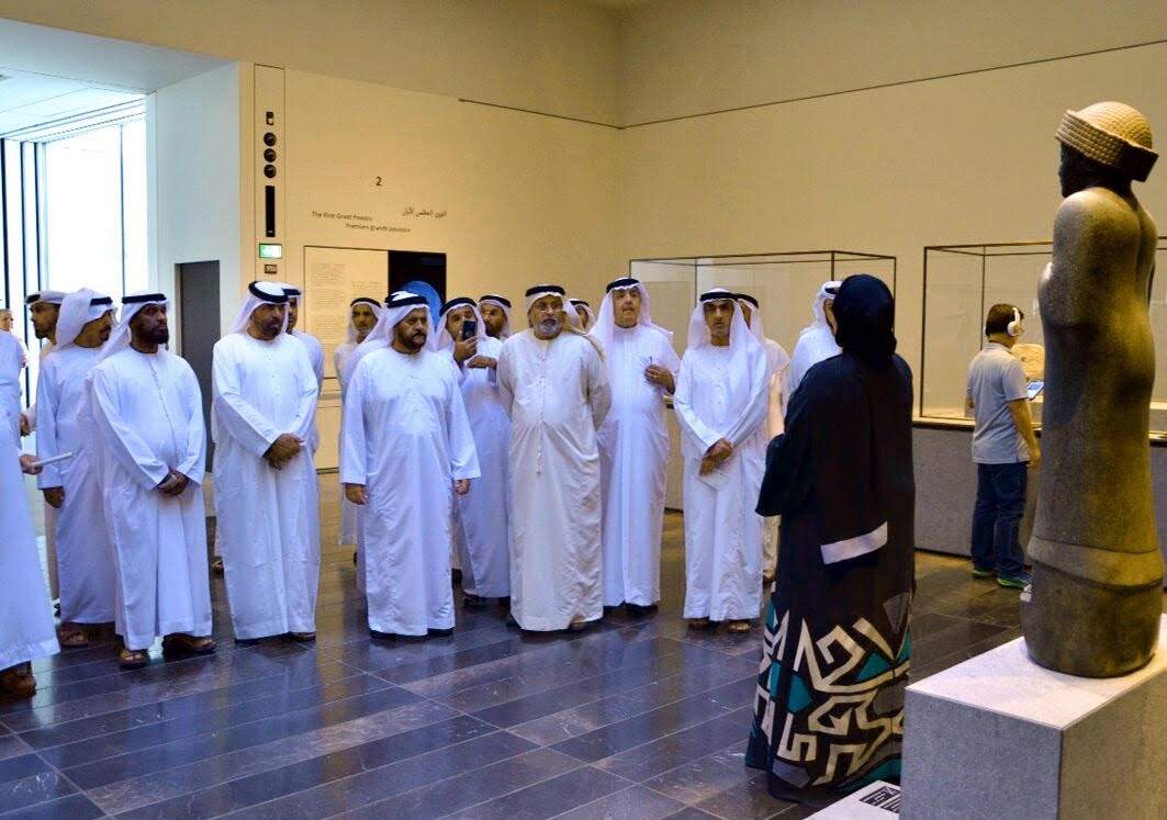 وفد من جمعية العسكريين المتقاعدين يزور متحف اللوفر أبوظبي