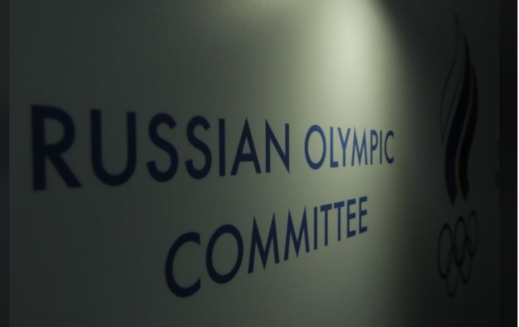 شعار اللجنة الأولمبية الروسية على مقرها في موسكو 