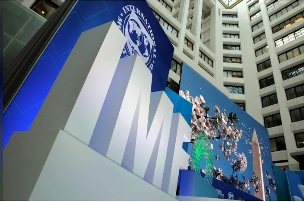 شعار صندوق النقد الدولي أثناء الاجتماع المشترك بين الصندوق والبنك الدولي في العاصمة الأمريكية واشنطن 