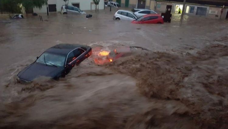 جانب من اثار الامطار والفيضانات التي اجتاحت بلدة سانت يورينك