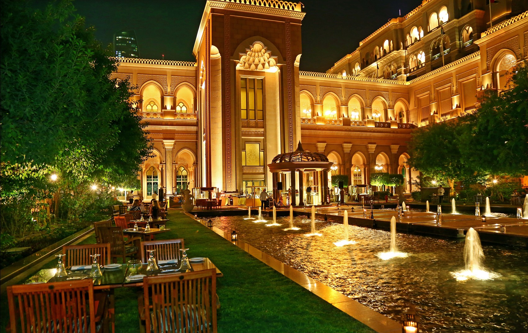 ليالي إماراتية كل خميس بفندق قصر الإمارات