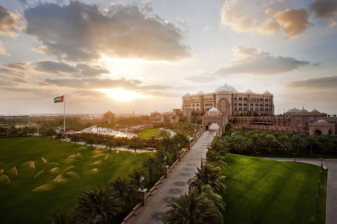أضخم العروض الصيفية للزوار من البحرين في قصر الإمارات 