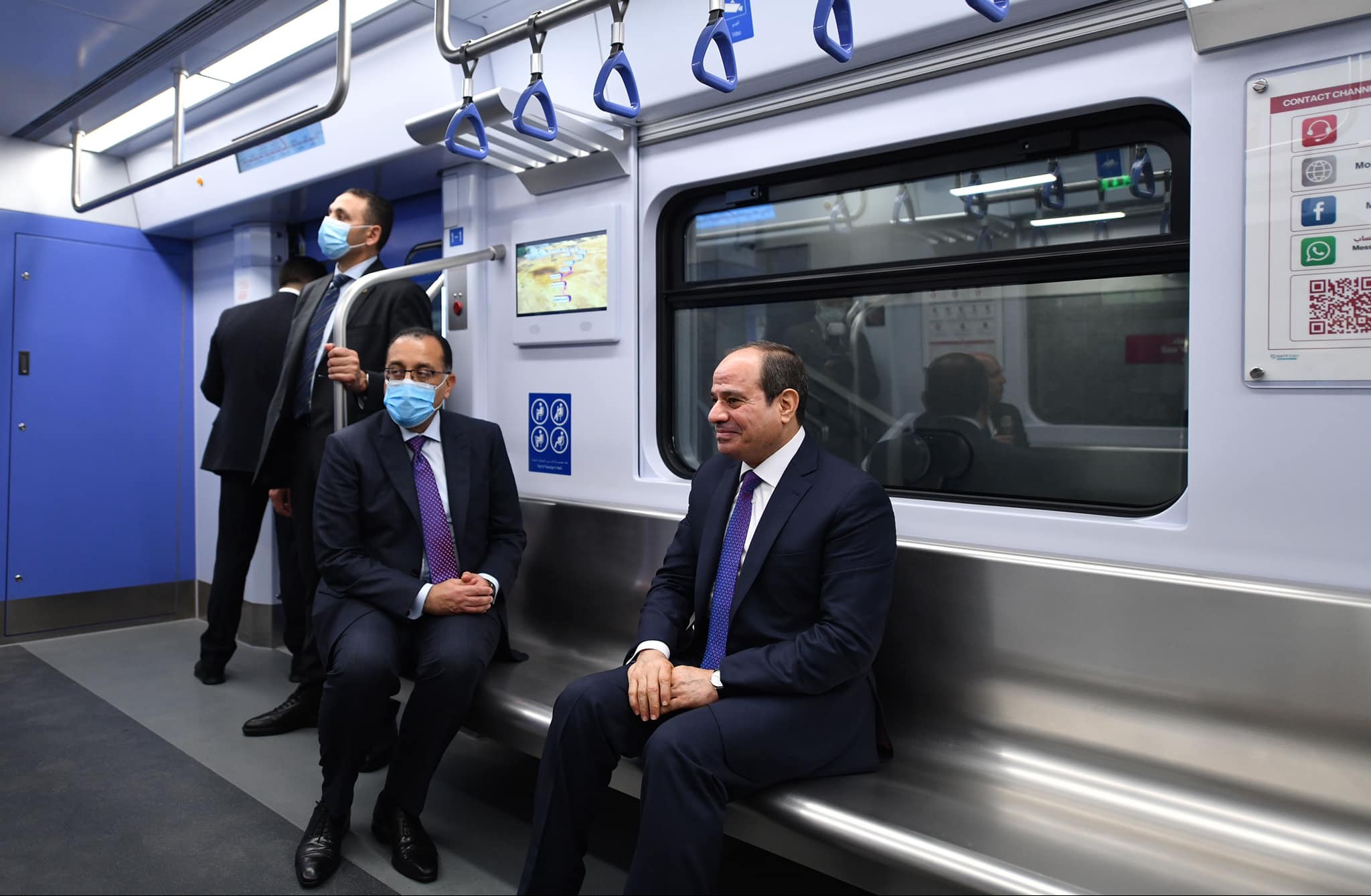 الرئيس المصري من داخل القطار