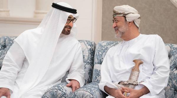 سلطان عمان يقيم مأدبة عشاء تكريما لـ«محمد بن زايد»