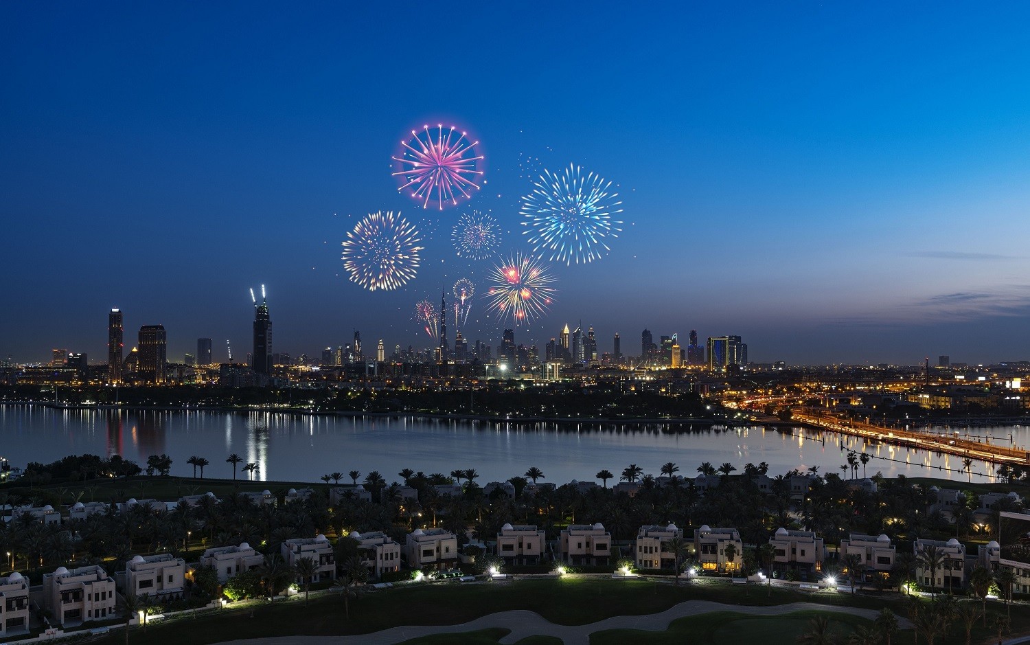 ألوفت خور دبي يستقبل موسم الأعياد بطيفٍ واسع من العروض والباقات المميزة 