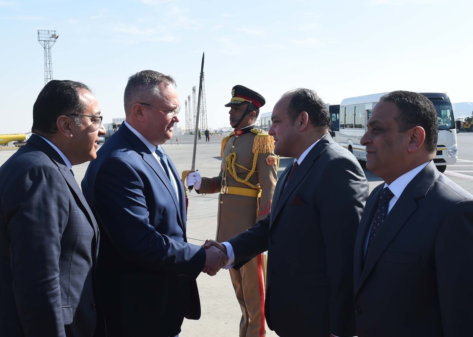 رئيس وزراء رومانيا يبحث زيادة حجم التجارة البالغ مليار دولار مع مصر