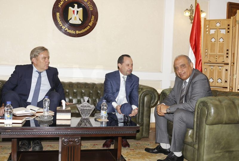 الوزير المصري والسفير الأمريكي
